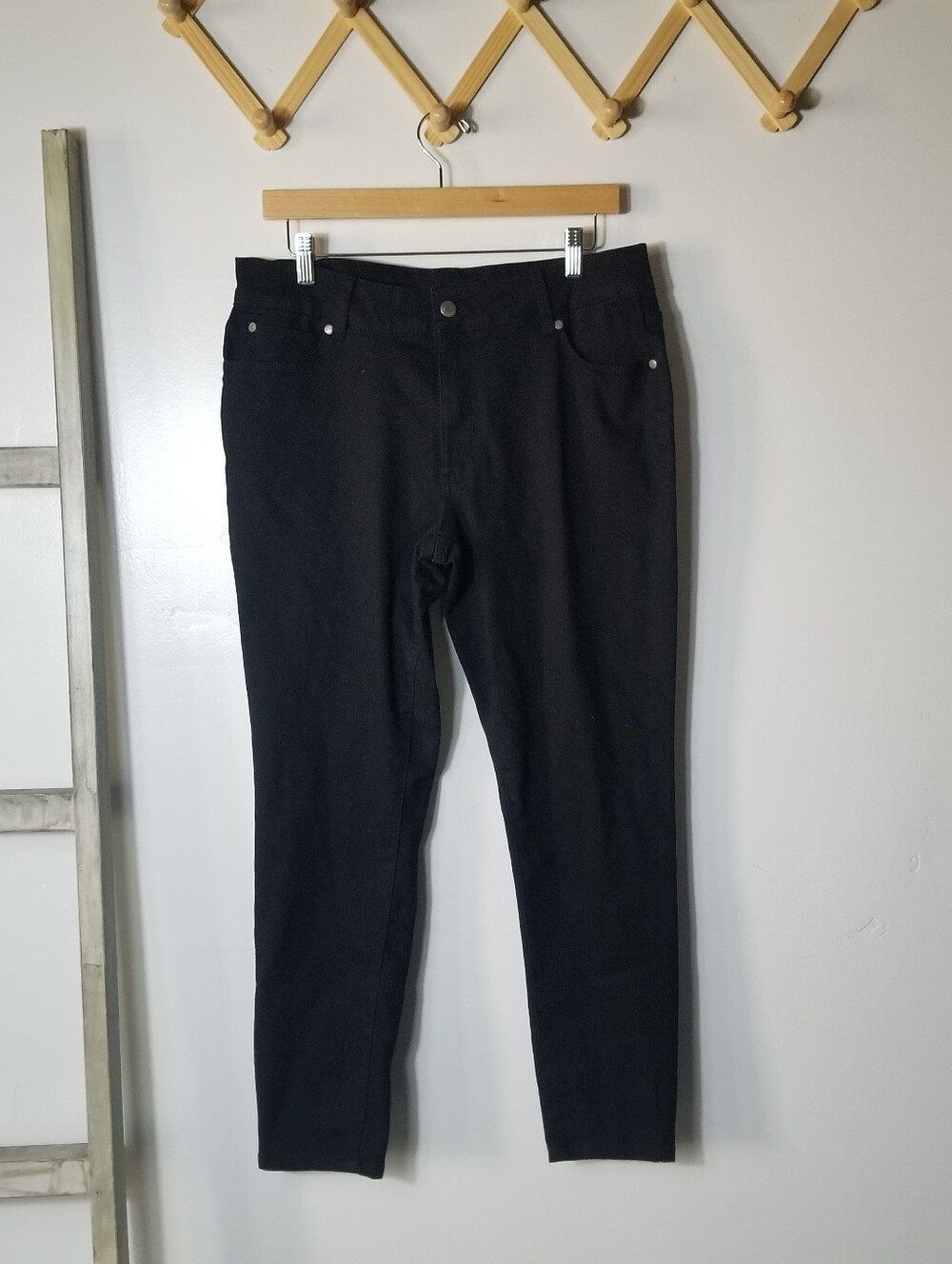 TAHARI WOMEN'S BLACK MID-RISE SKINNY JEANS SIZE 14